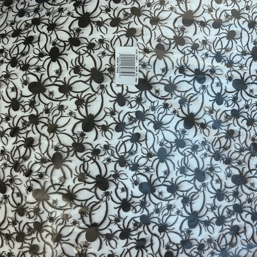 Elegant Spider Design Bath Mat - Black and White 20x30 & 2 Hand Towels
